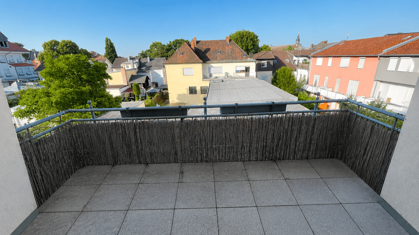 Forchheim, gepflegte 3 ZW mit durchdachter Raumaufteilung, Tageslichtbad, Blk, Gäste-WC, Abstellraum und Garage, 91301 Forchheim