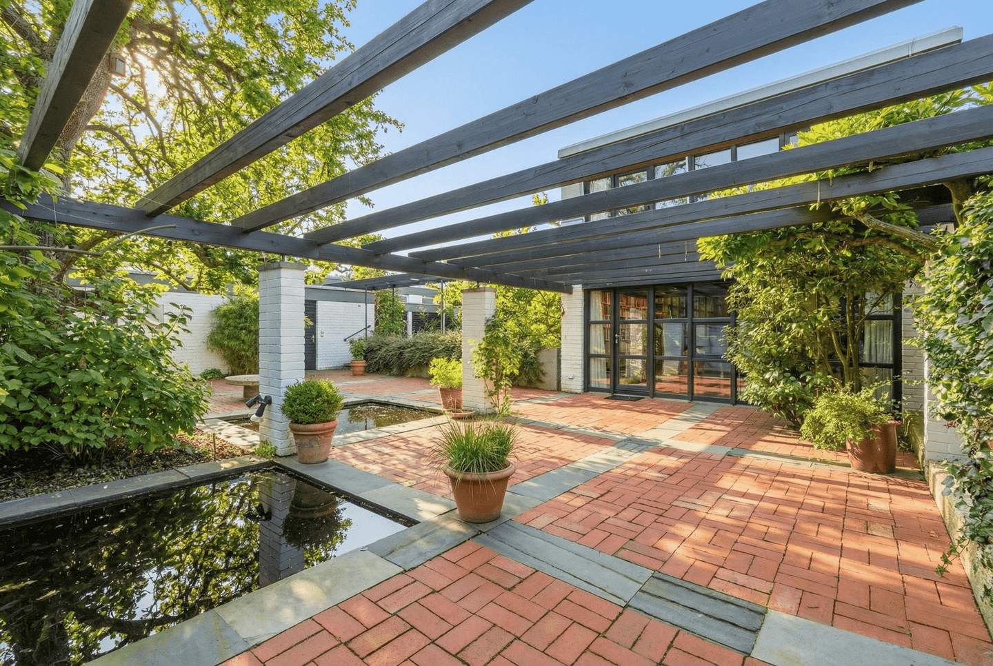 Teilweise Denkmalgeschütztes Architekten Bungalow welches die Bungalowkultur der 60er wiederspiegelt, 40667 Meerbusch