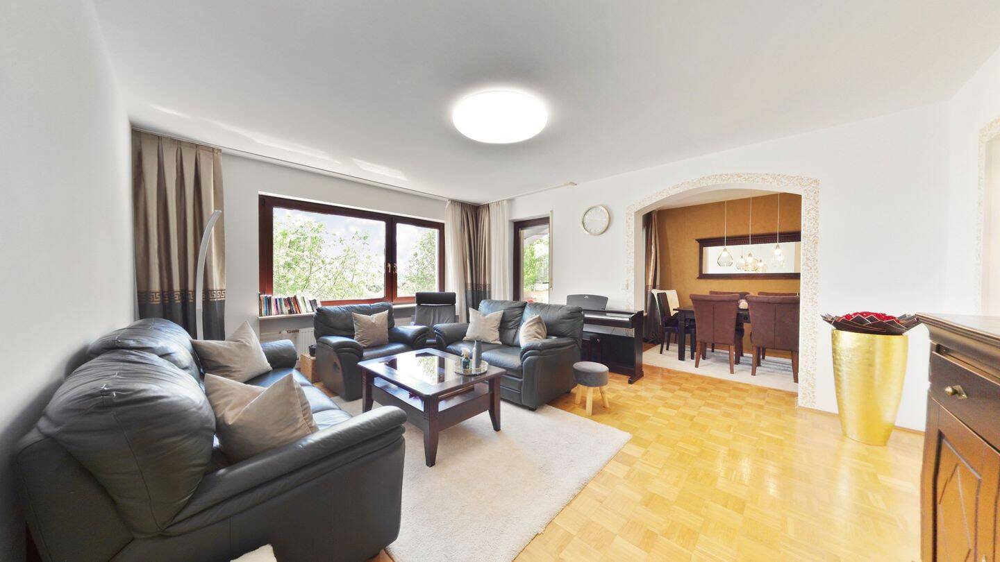Großzügiges Wohnen mit Loggia, zwei Bädern und Außenstellplatz – ca. 103 m² Wohnkomfort!, 97076 Würzburg (Grombühl Lengfeld)