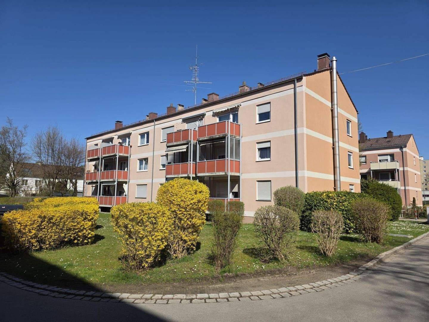 Modernisiert & tierfreundlich: Charmante 3-Zimmer-Wohnung in Haunstetten, 86179 Augsburg (Haunstetten Siebenbrunn)