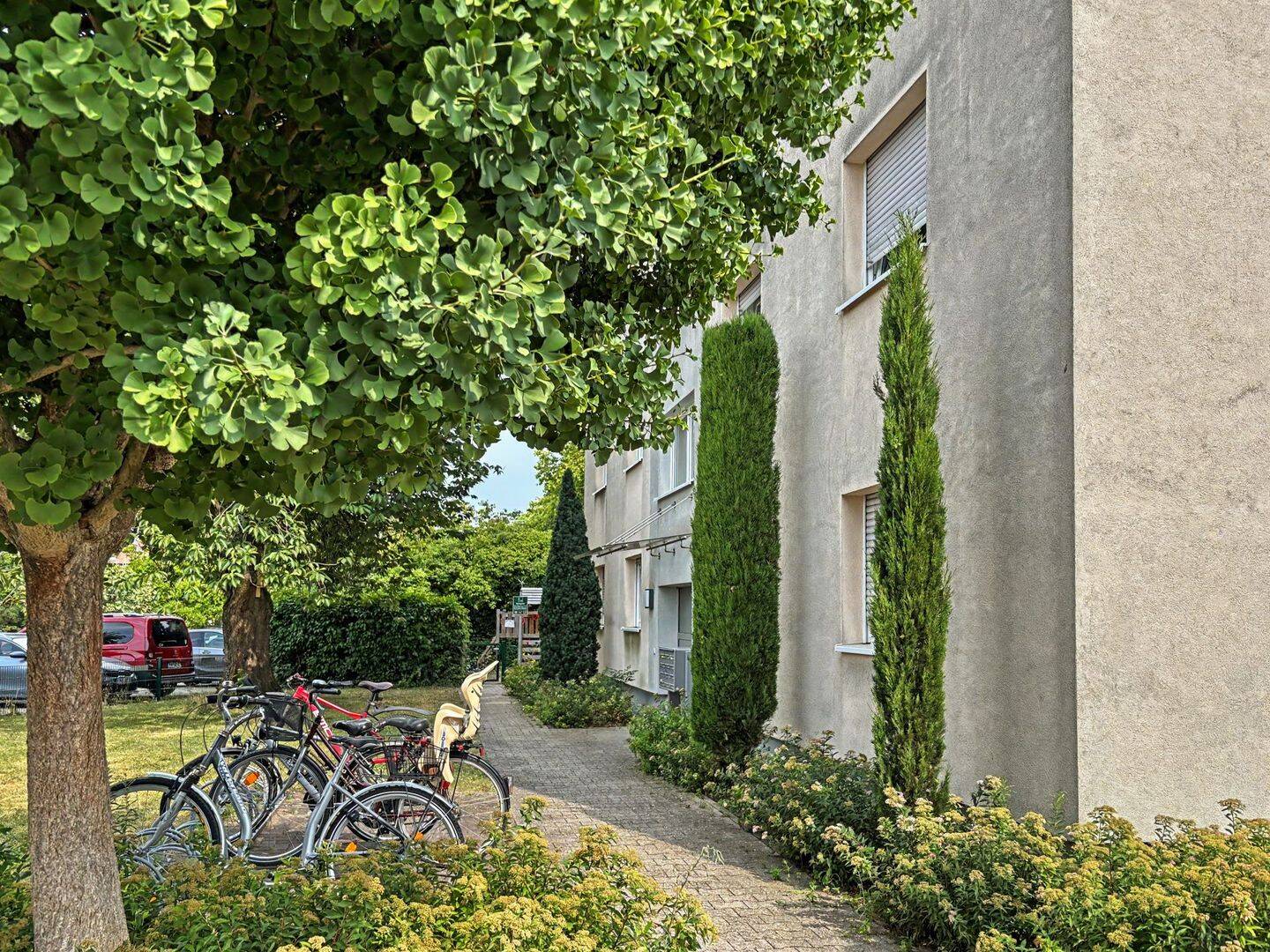 Schöne, vermietete 2-Zimmer-Eigentumswohnung in ruhiger Lage mit Balkon und Stellplatz in Speyer, 67346 Speyer (Angelhof I und II Speyer)