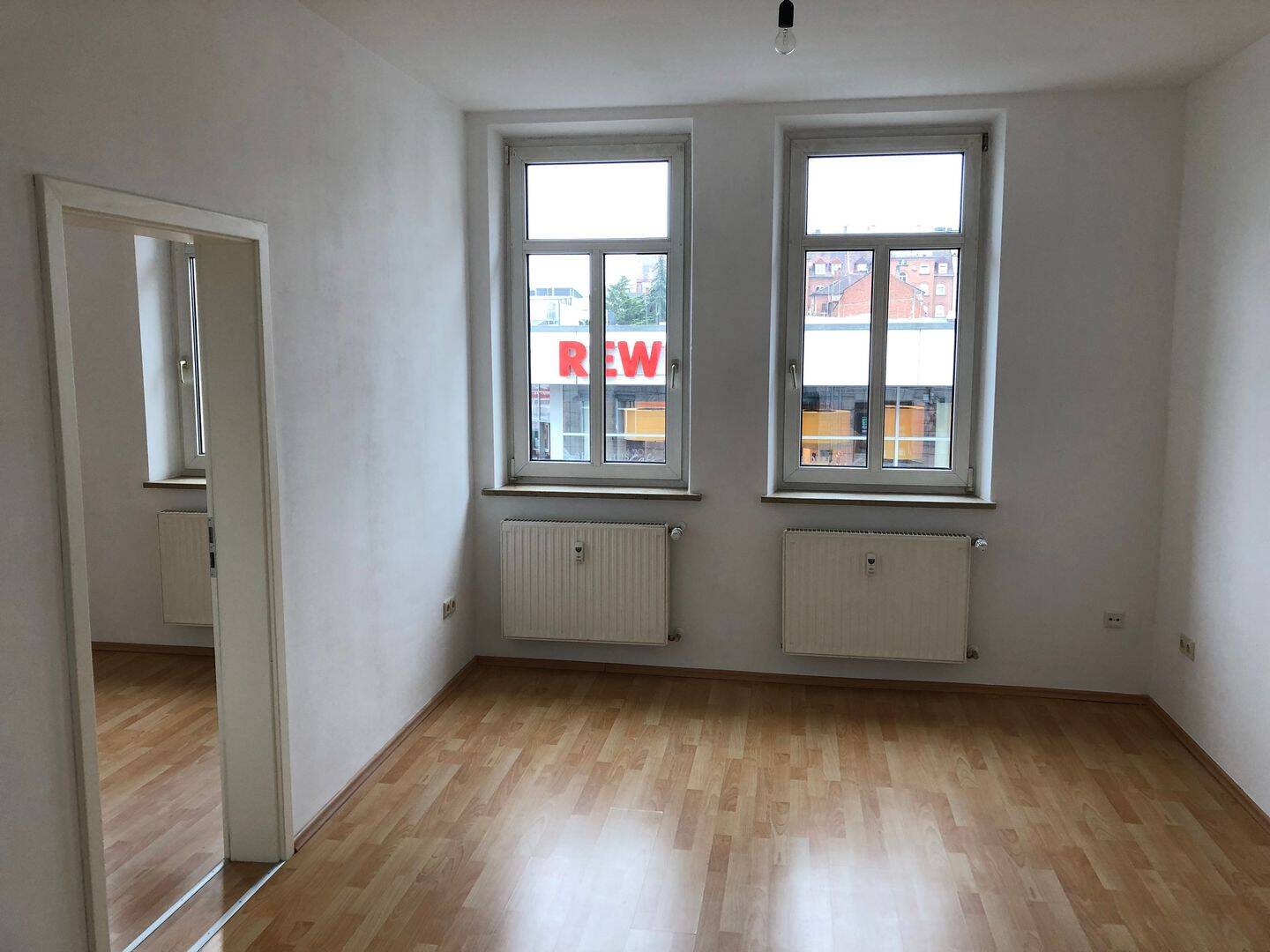 Ab sofort.: 2 helle 2-Zimmer-Wohnungen nahe am Grünen, zentral gelegen, 90763 Fürth (Südstadt Weikershof)