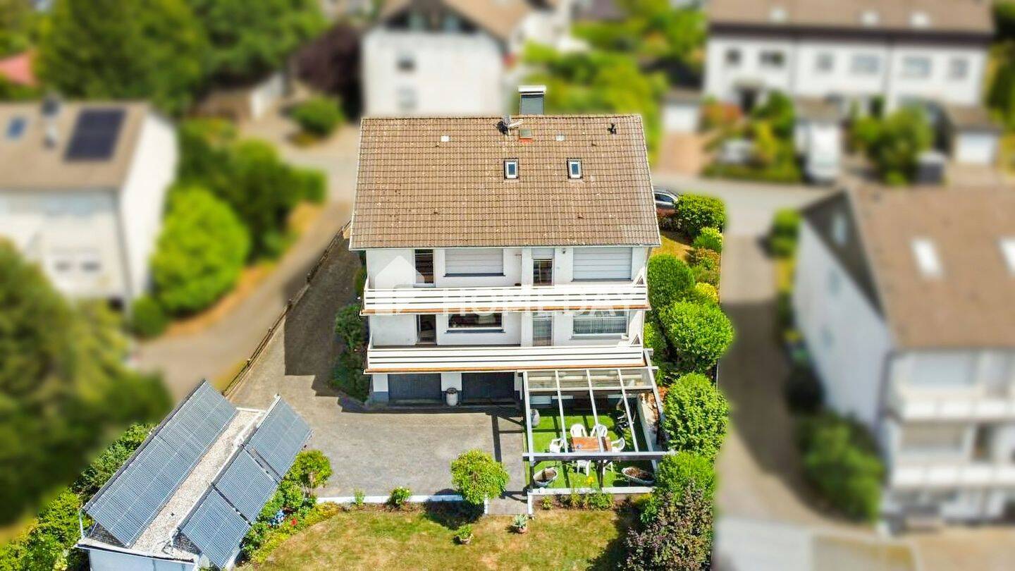 Vielseitiges Mehrfamilienhaus mit 3 WEs, großzügigem Garten und attraktiven Nutzungsmöglichkeiten, 58579 Schalksmühle