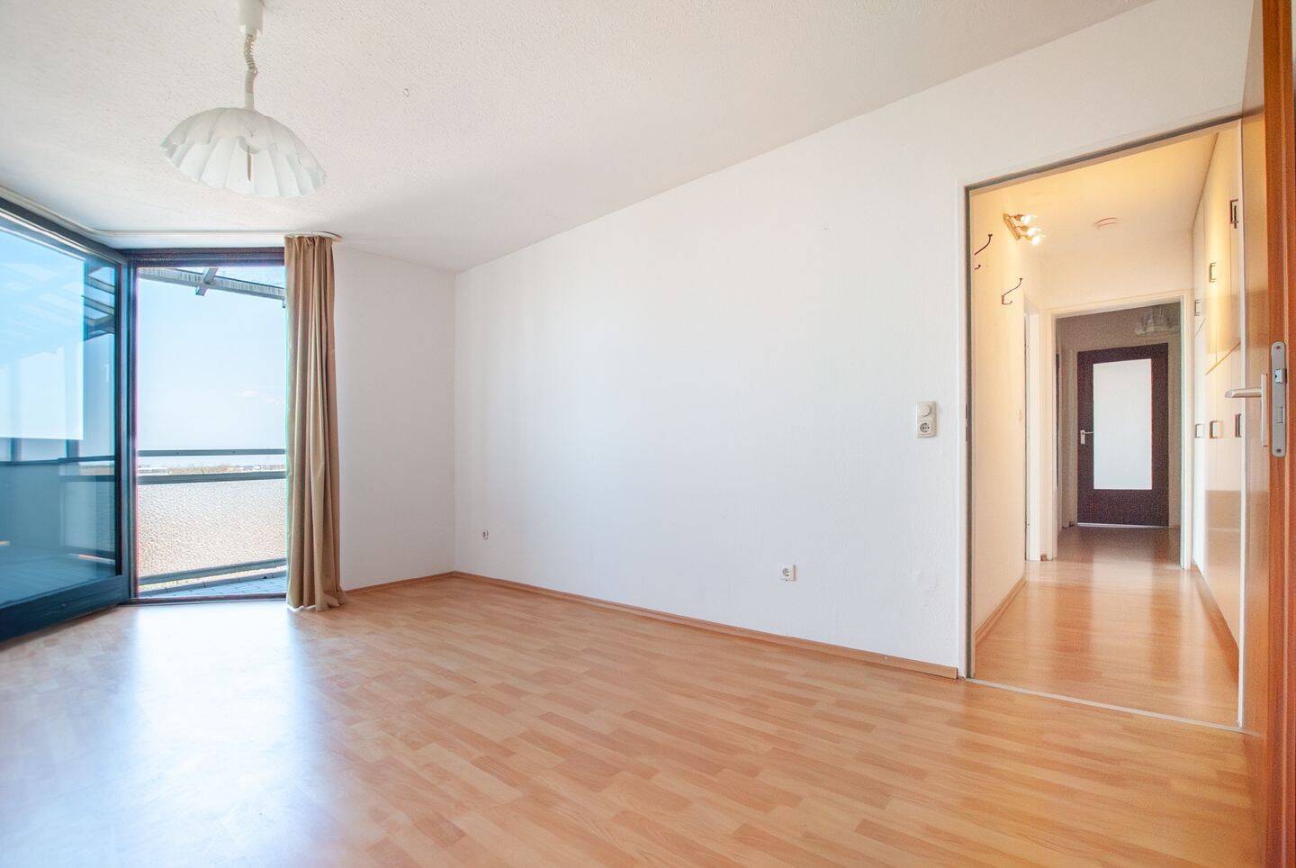 AIGNER – Helle 3-Zimmer-Dachgeschosswohnung in großstadtnaher Lage, 85716 Unterschleißheim
