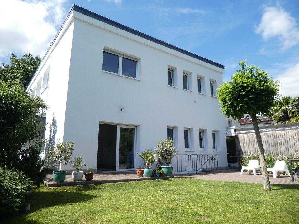 Modernes, energetisch saniertes Zweifamilienhaus – ideal für zwei Generationen unter einem Dach!, 65428 Rüsselsheim am Main