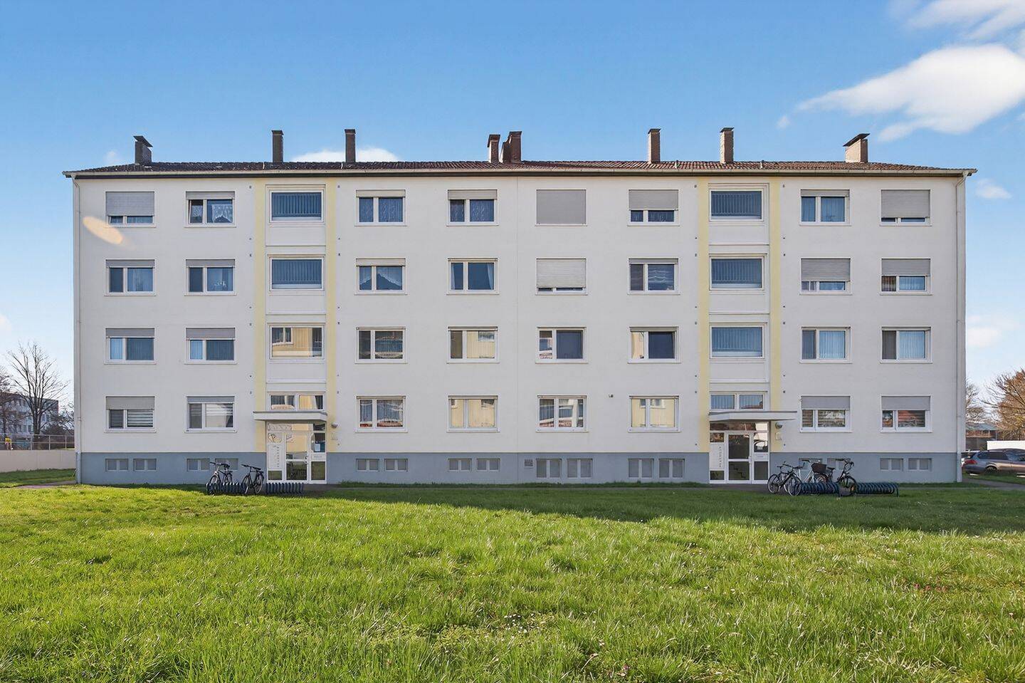 Sofort bezugsfreie 3-Zimmer-Wohnung mit Südloggia und Außenstellplatz in Ettlingen-West, 76275 Ettlingen