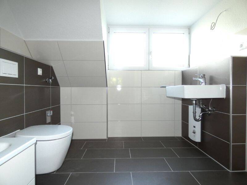*** Modernisierte DG-Wohnung sucht neuen Mieter ***, 45144 Essen (Frohnhausen)