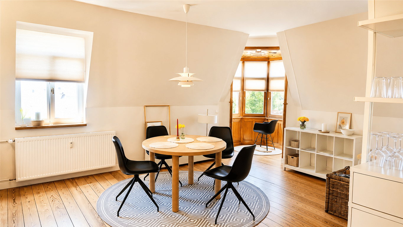 Frisch renovierte Dachgeschoss-Wohnung mit traumhafter Bodensee- und Alpensicht, 88633 Heiligenberg