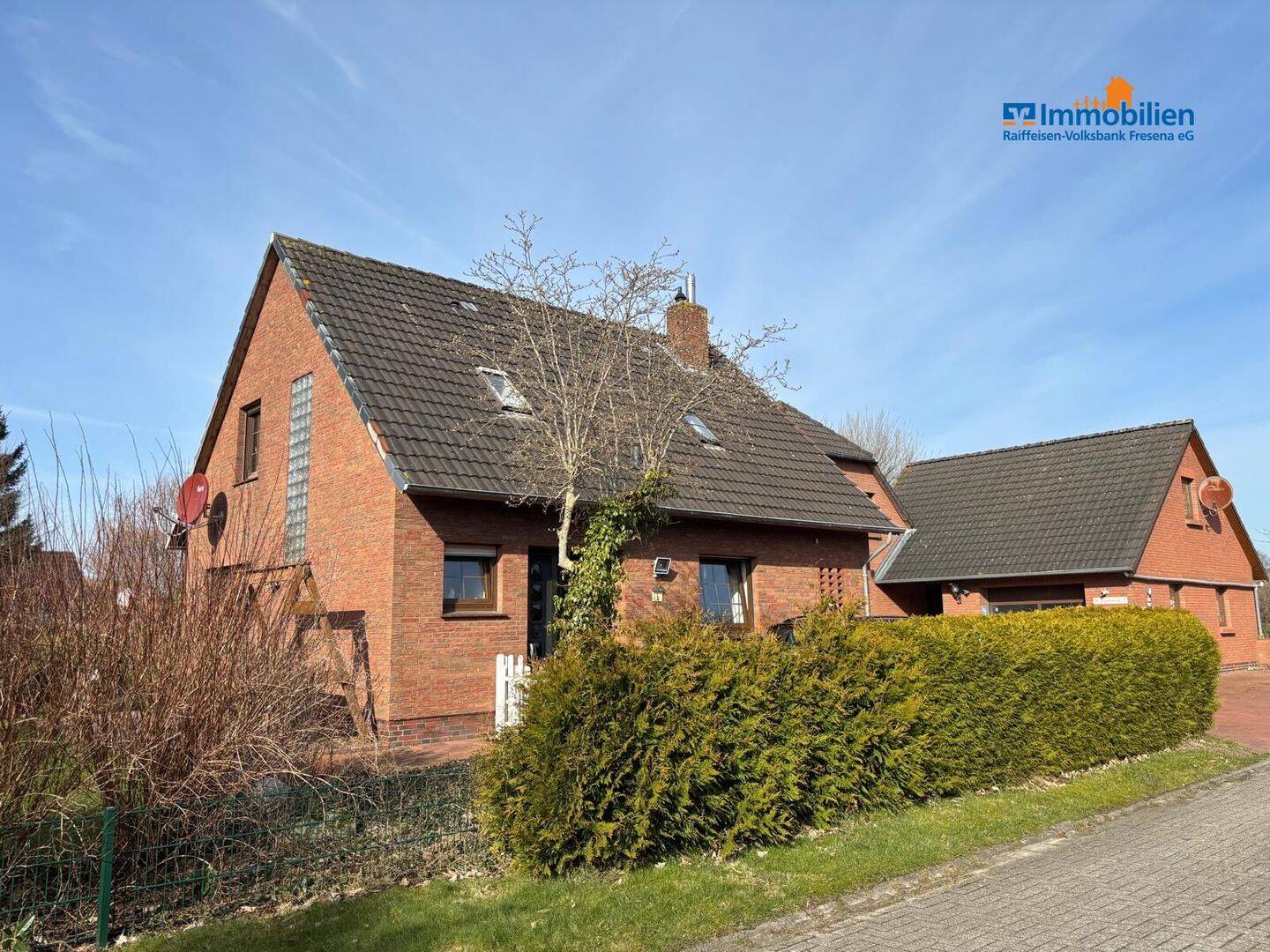 Einfamilienhaus mit Einliegerwohnung in Sackgassenlage, 26532 Großheide