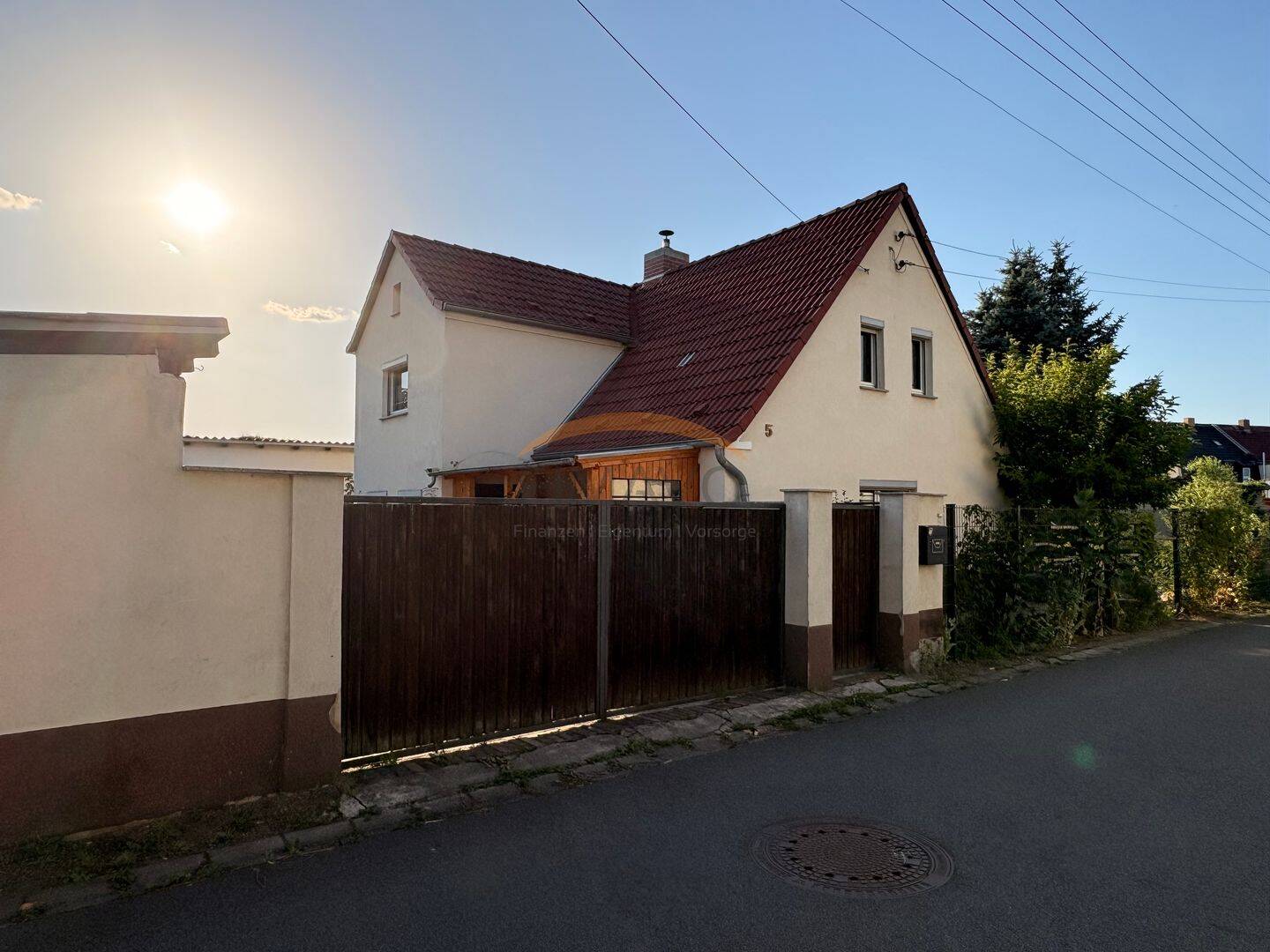 Familienfreundliches Einfamilienhaus mit großem Grundstück, Kamin, Nebengebäuden und viel Potenzial, 1979 Lauchhammer