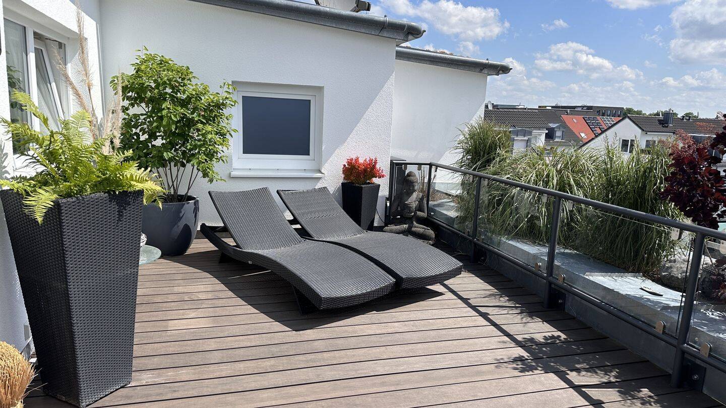 Exklusive Dachgeschosswohnung mit traumhaften Terrassen und Penthouse-Feeling!, 81825 München (Berg am Laim Trudering-Riem)
