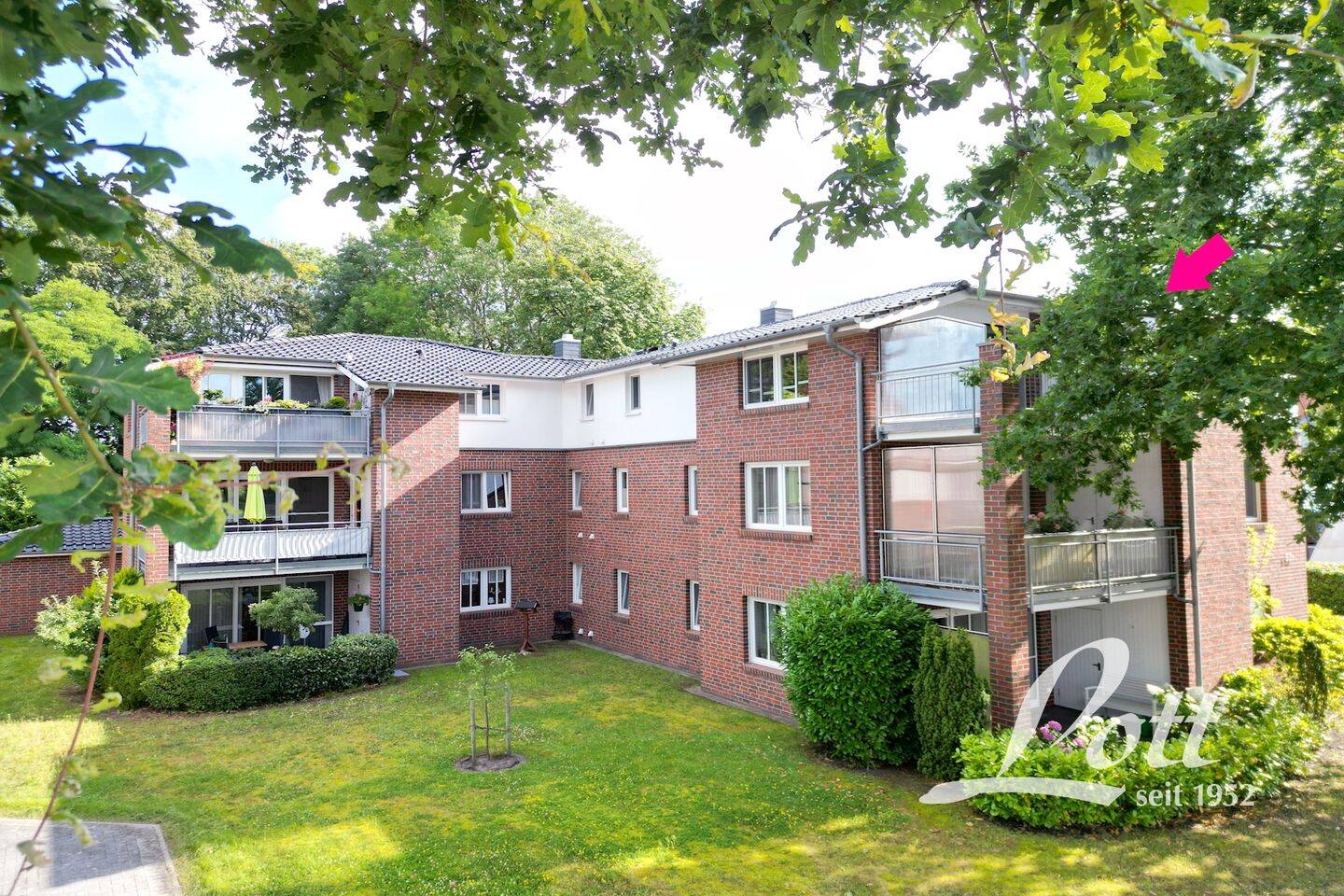 **Exklusive 3-Zimmer-Dachgeschosswohnung mit Aufzug in zentraler Lage von Augustfehn**, 26689 Apen