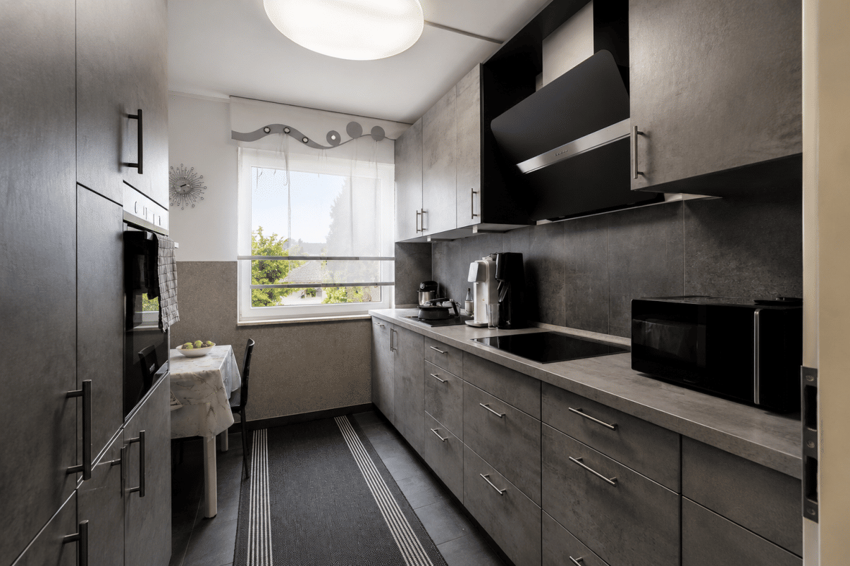 5-Zimmer-Wohnung mit zwei Balkonen und Tiefgarage in zentraler Lage, 38444 Wolfsburg (Detmerode Hattorf Heiligendorf Rabenberg Westhagen)
