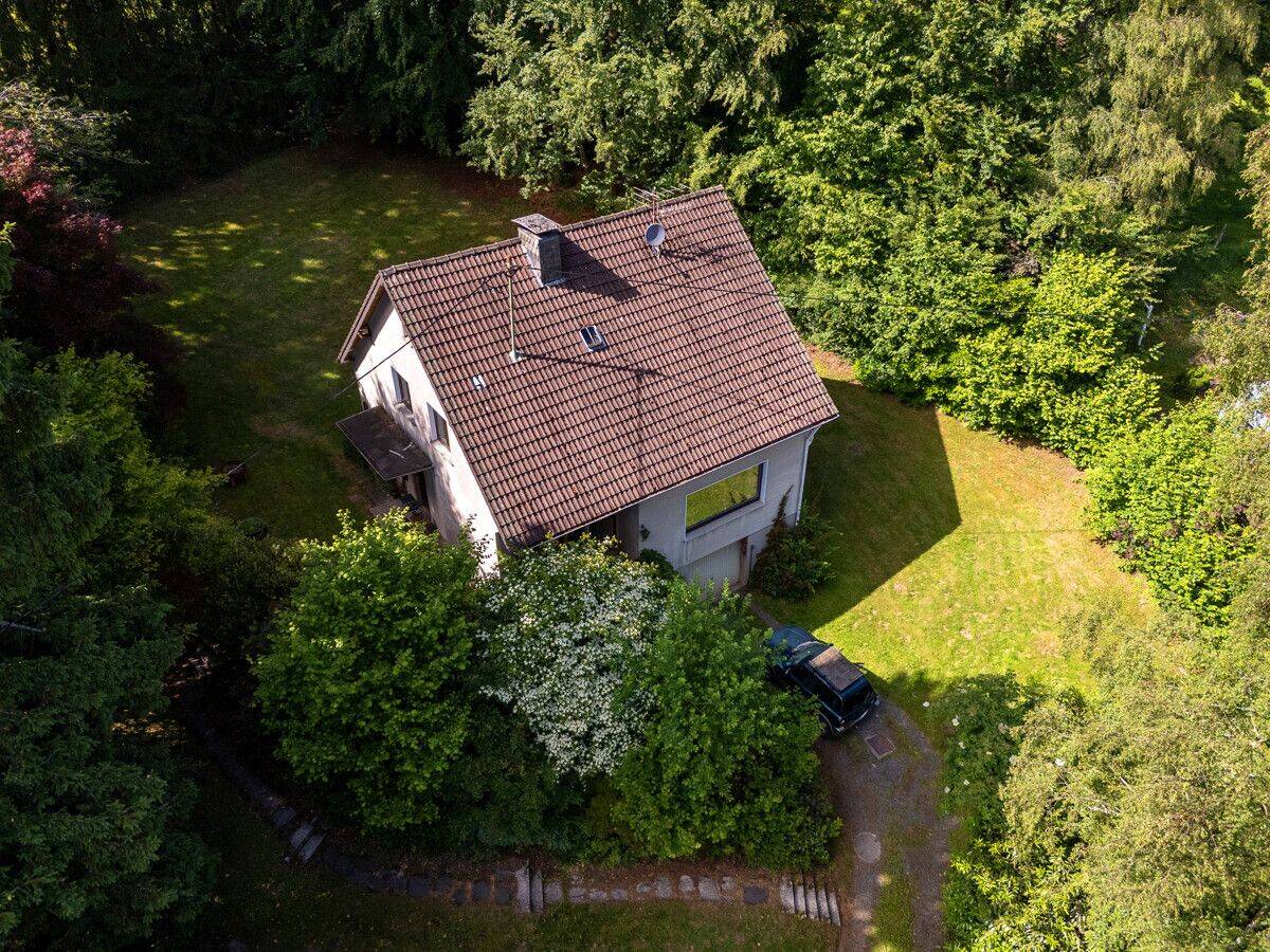 Marienheide-Jedinghagen: Freistehendes Einfamilienhaus auf großzügigem Grundstück, 51709 Marienheide