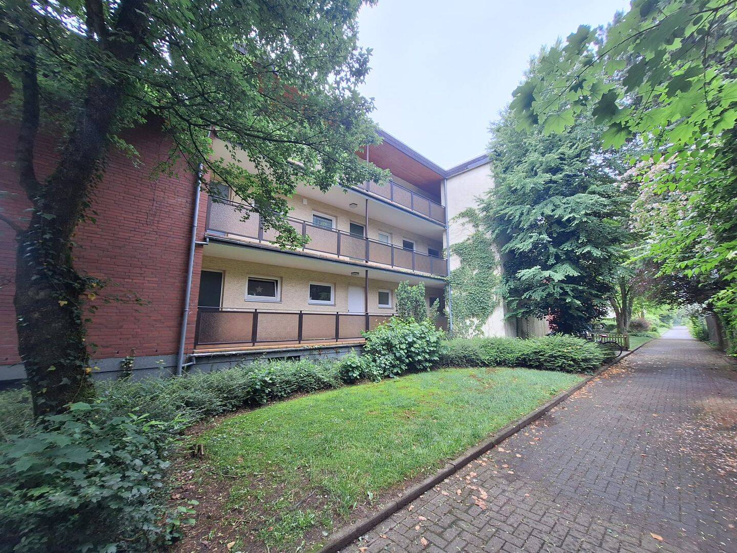 Große 2 Zimmer Wohnung mit Balkon, 49078 Osnabrück (Hellern Weststadt)