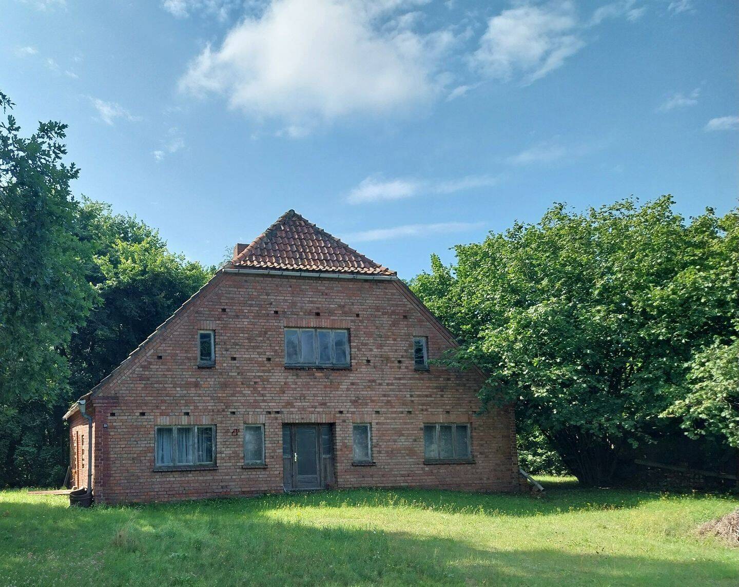Bauernhof mit Wohnhaus, Wirtschaftsgebäude, Unterstand und großer teilsanierter Scheune für Liebhaber und Naturfreunde!, 19303 Vielank