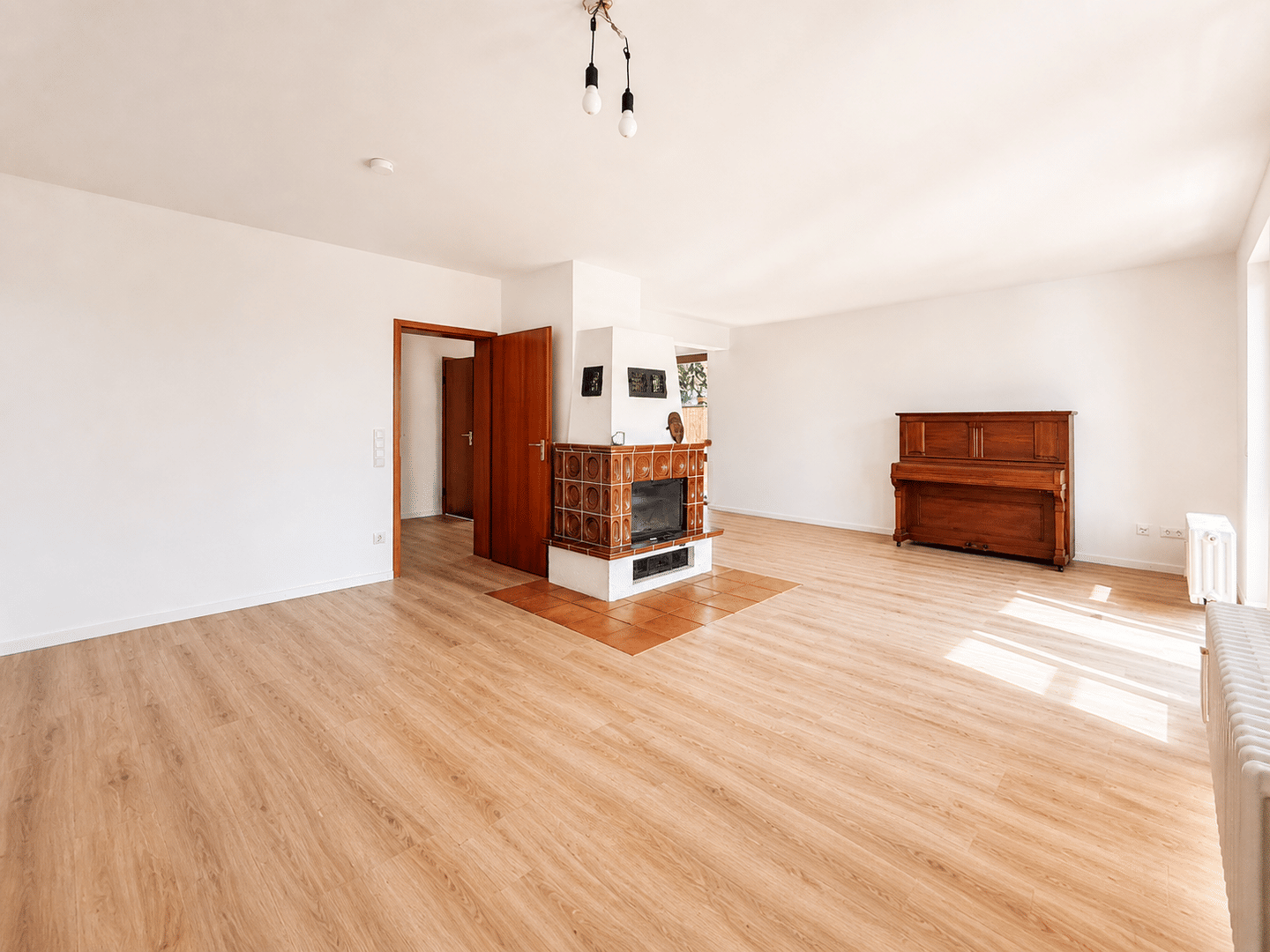 Ruhig gelegene Doppelhaushälfte mit Kamin, Wintergarten & Gartenidylle, 81247 München (Allach-Untermenzing Pasing-Obermenzing)