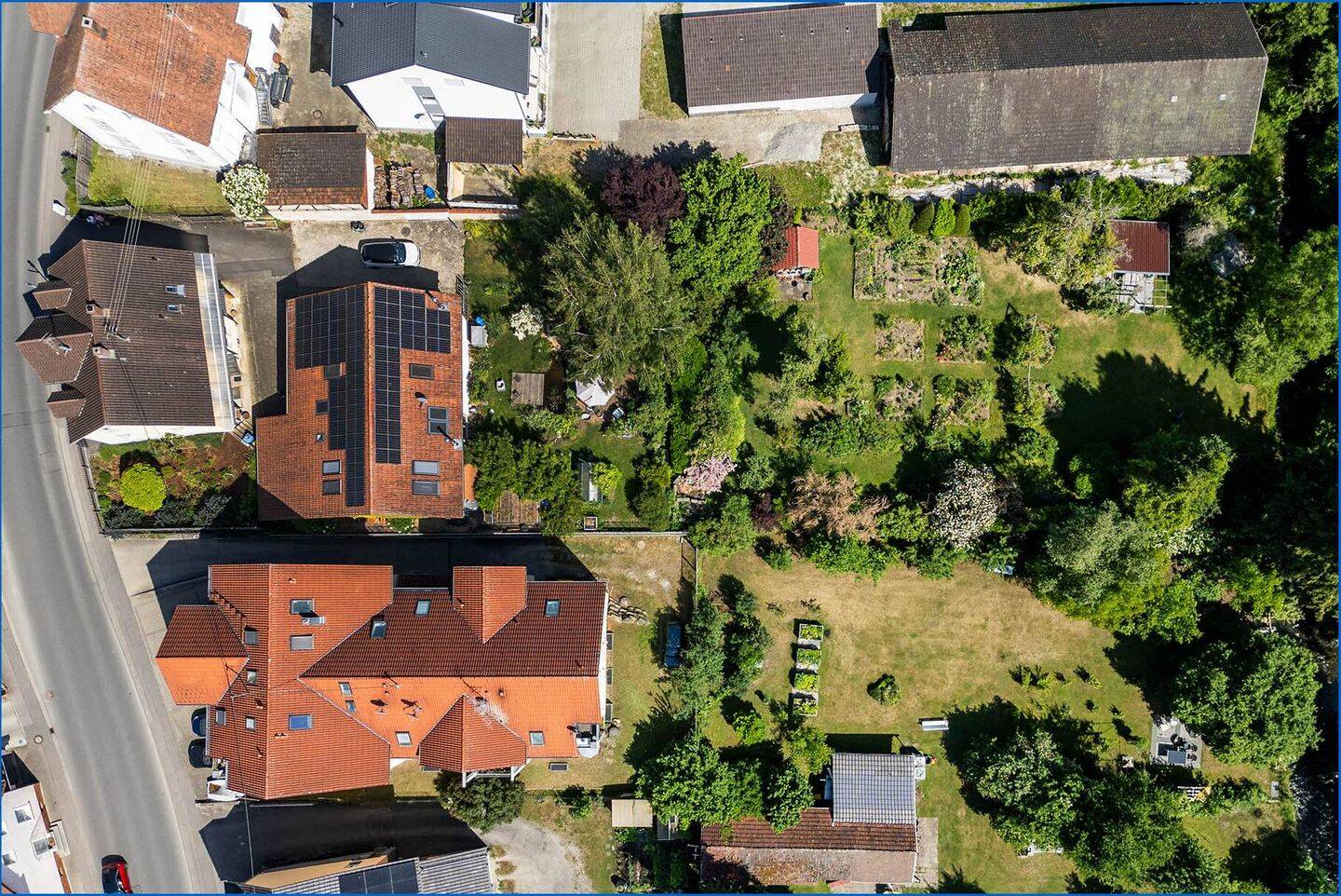Stimmungsvolles EFH mit sehr großem, idyllischem Grundstück an der Aach (knapp 1800 qm)!, 78269 Volkertshausen