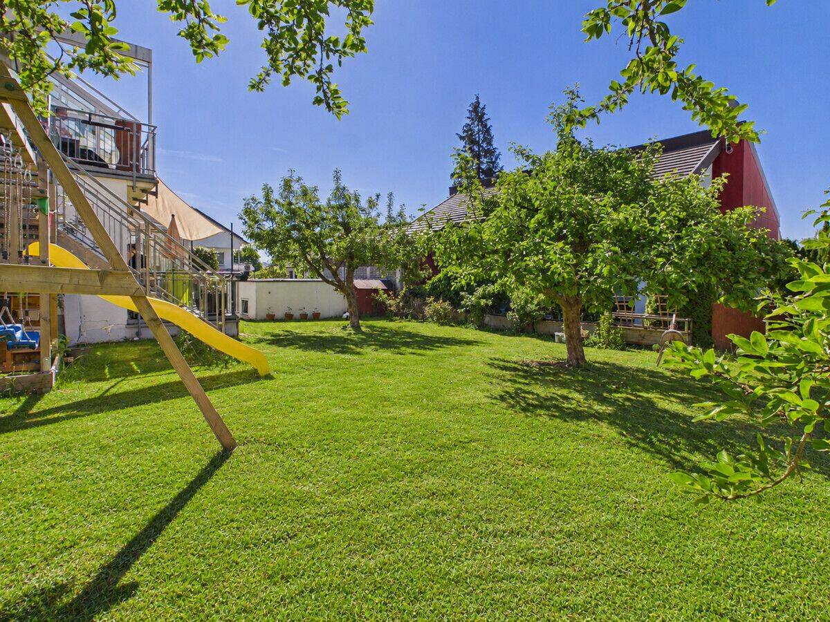 Charlottenwäldle: Großzügig wohnen mit Aussicht, Garten & Mieteinnahmen, 78628 Rottweil