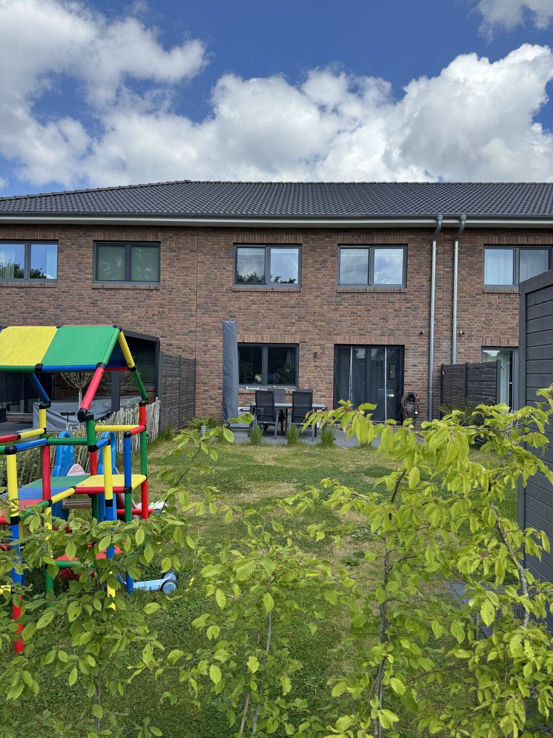 Modernes, neuwertiges und familienfreundliches Reihenmittelhaus (KfW 40) in Schinkel, 24214 Schinkel