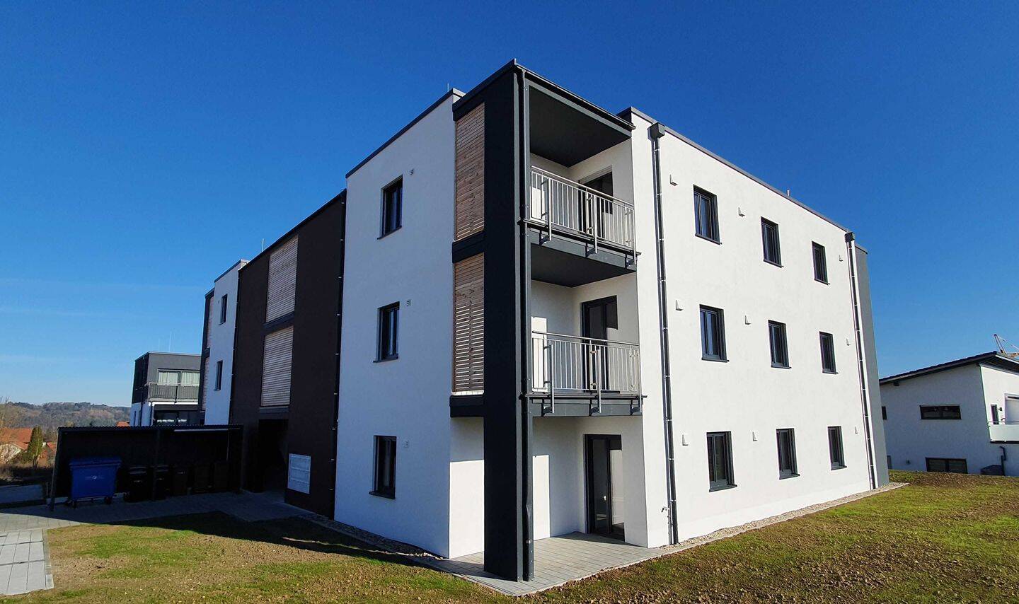 Neuwertige, attraktive 4-Zimmer- Erdgeschosswohnung mit Einkbauküche & Garage, 94474 Vilshofen an der Donau