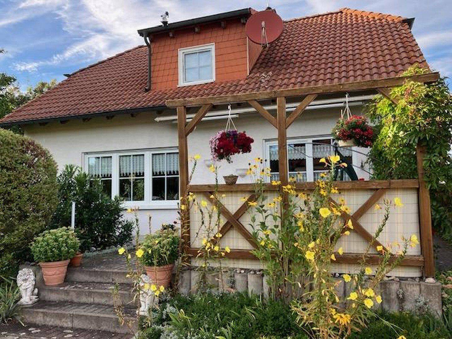 Freistehendes EFH im Landhausstil: weitläufiges Grundstück am Feldrand, Doppelgarage & Carport, 99444 Blankenhain