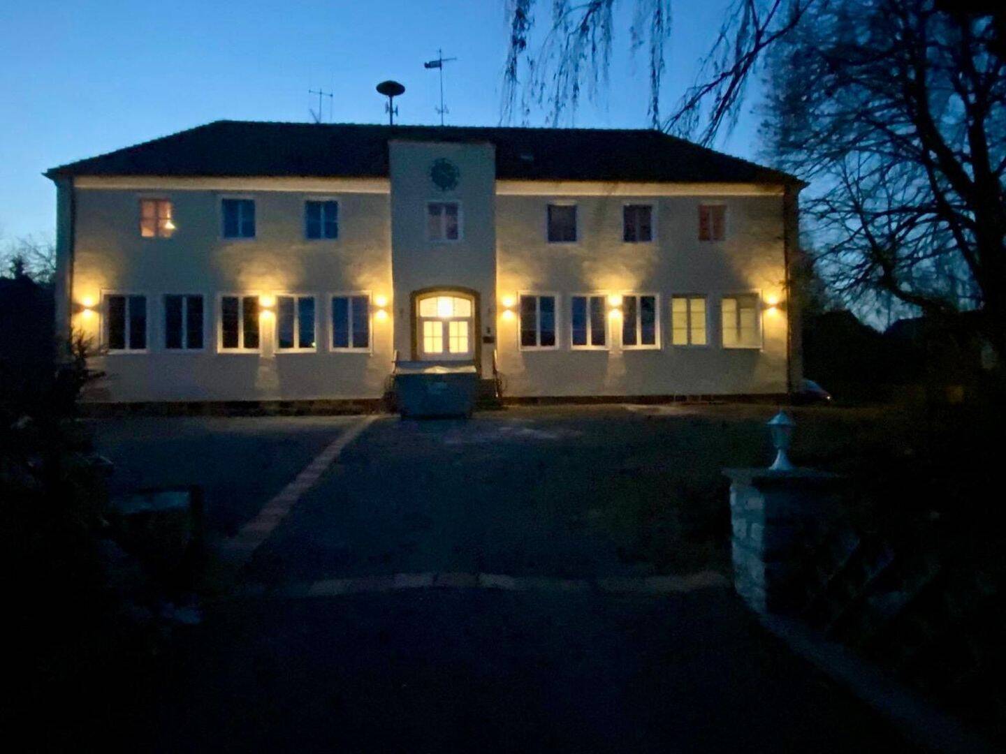 2 Zimmerwohnung in ruhiger Lage mit Carport und Garten, 92271 Freihung