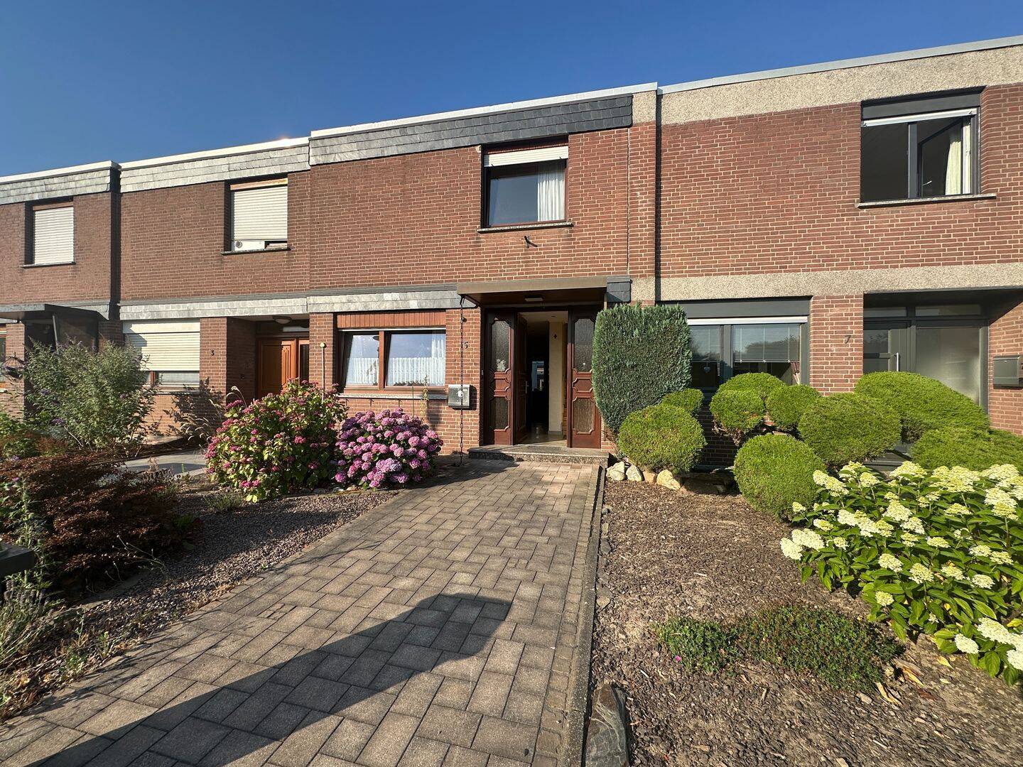 Modernes, sonniges Einfamilienhaus mit Garten und Garage in 52382 Niederzier, 52382 Niederzier