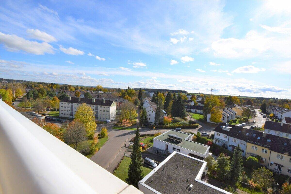 Großzügige 3. Zi. Wohnung mit Balkon und Aussicht über Villingen, 78050 Villingen-Schwenningen