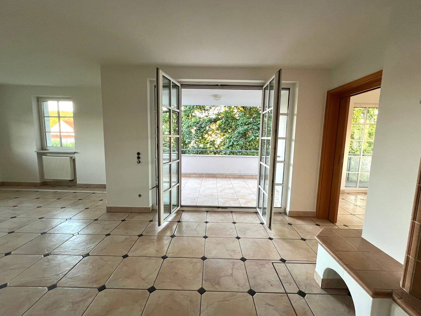 Helle, großzügige 5-Zimmer-Wohnung mit großem Balkon und Kamin – ca. 160m² Wohnfläche, 96489 Niederfüllbach