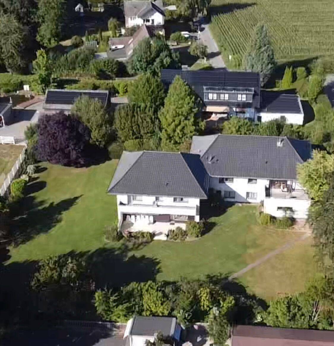 Großes zwei Familienhaus auf 2400qm Grundstück, 32051 Herford