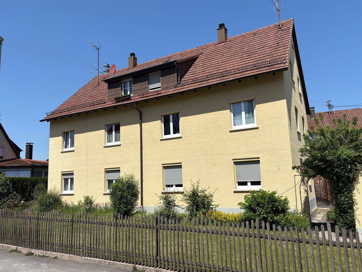 Mehrfamilienhaus mit großem Grundstück und erheblichen Entwicklungspotenzial in gefragter Lage, 71364 Winnenden