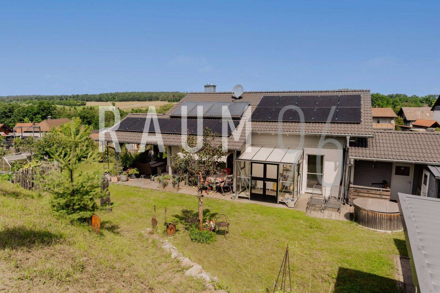 Modernes Wohnen mit Weitblick, Gartenidylle und Raum für individuelle Lebenskonzepte, 96479 Weitramsdorf