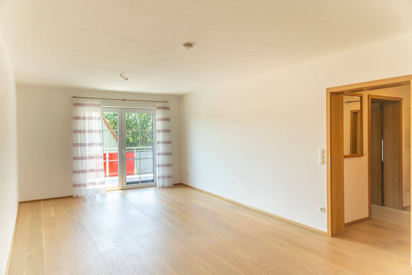 Komfortable 2-Zimmer-Wohnung mit 75 m², Aufzug, Balkon und Stellplatz, 91154 Roth