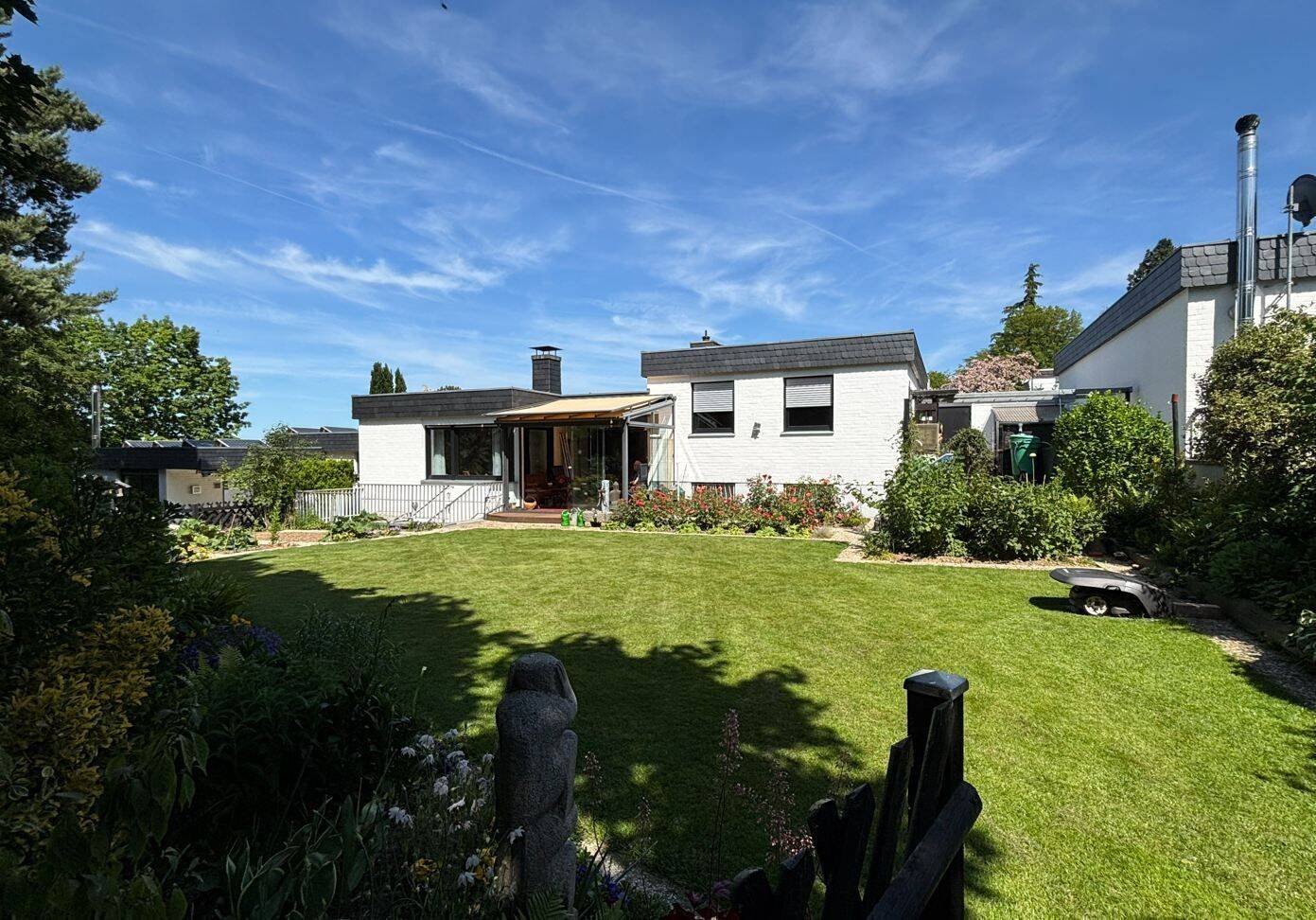 Traumhafter Bungalow mit Gartenparadies in ruhiger Sackgasse im Bonner Stadtbezirk Hardtberg, 53123 Bonn