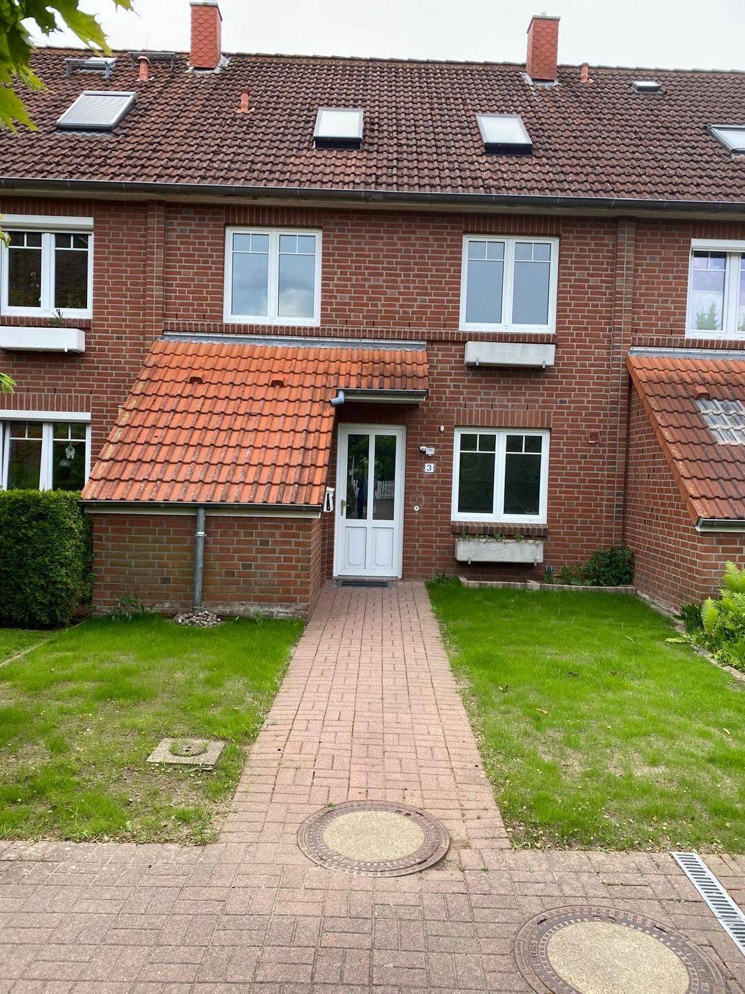Umfangreich modernisiertes Backsteinreihenhaus mit Garten & Garage – 10 Min. zum Strand, 23570 Lübeck (Travemünde)