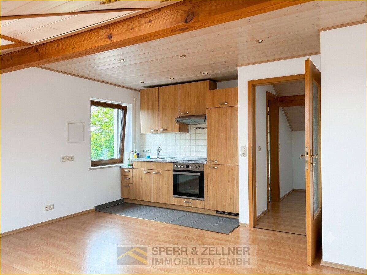 Gemütliche 2-Zimmer-Dachgeschosswohnung in ruhiger Siedlungslage von Taufkirchen / Vils!, 84416 Inning a. Holz