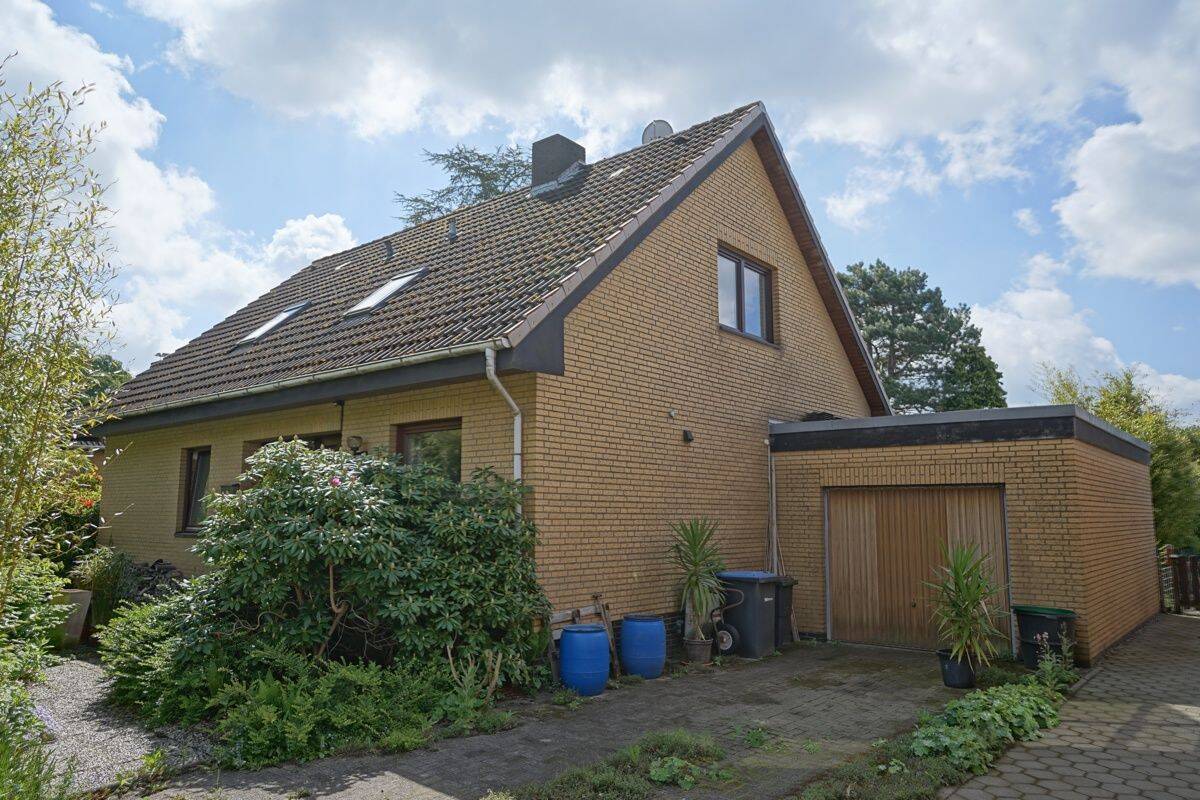 Volksbank Immobilien: Zweifamilienhaus mit herrlichem Garten im schönen Lunestedt, 27616 Beverstedt