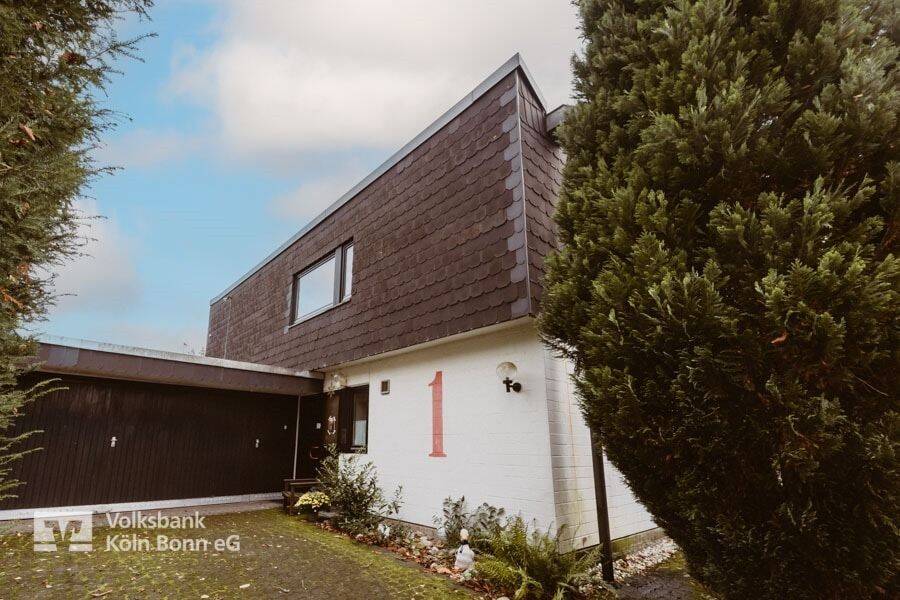 Mit Sanierungsfahrplan – Dellbrück, großes und freistehendes Einfamilienhaus auf schönem Grundstück!, 51069 Köln (Mülheim Dellbrück Dünnwald Höhenhaus)