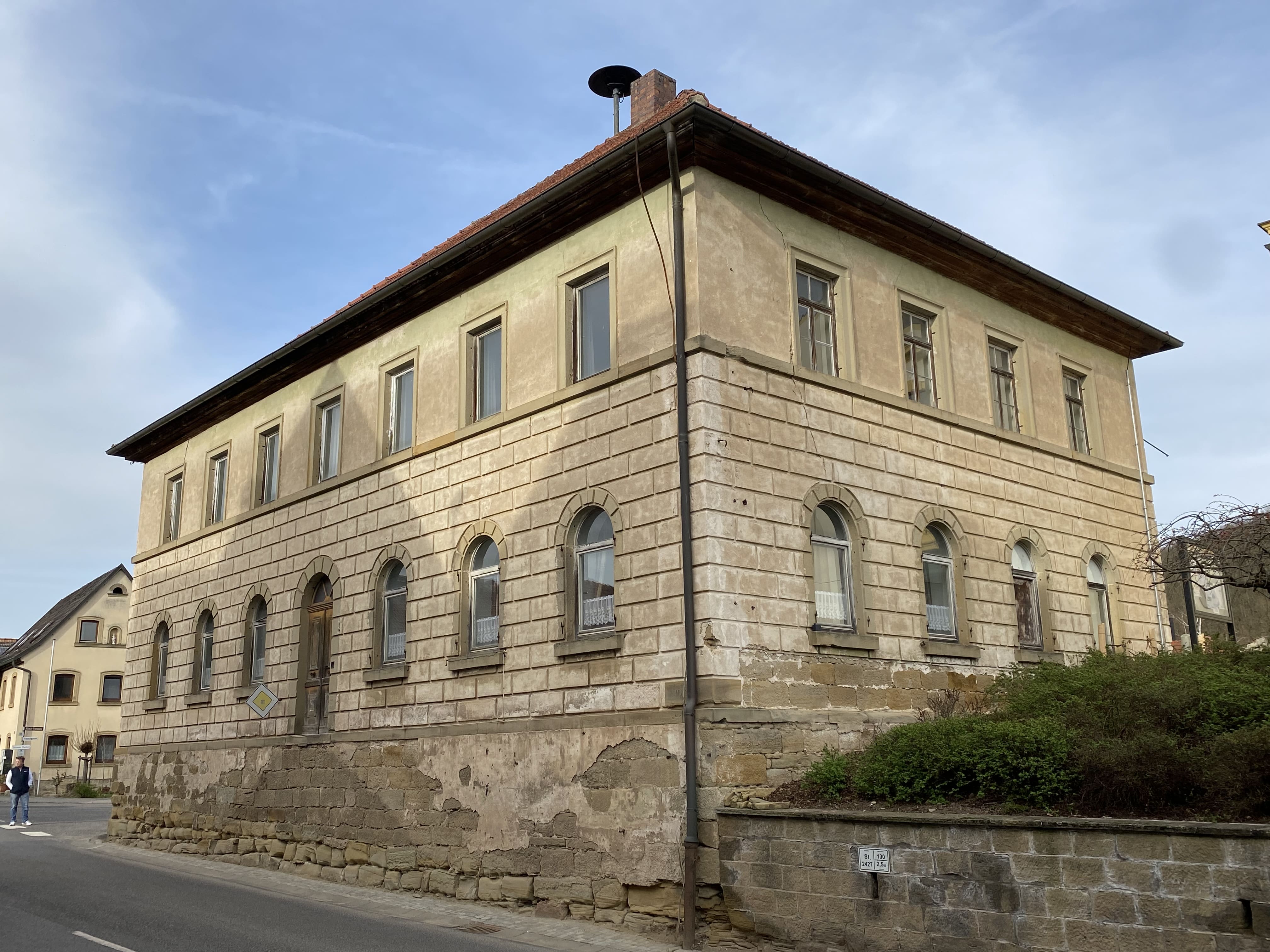 Historisches ehem. Schulhaus in der Nähe von Zeil am Main, 97475 Zeil a. Main (Zeil)