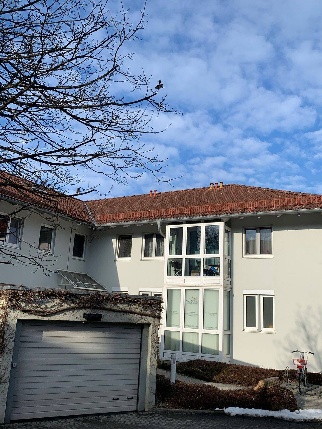 Möblierte 60qm Erdgeschosswohnung in Baldham mit überdachter Terasse, eigenem Garten und Tiefgaragestellplatz, 85598 Vaterstetten
