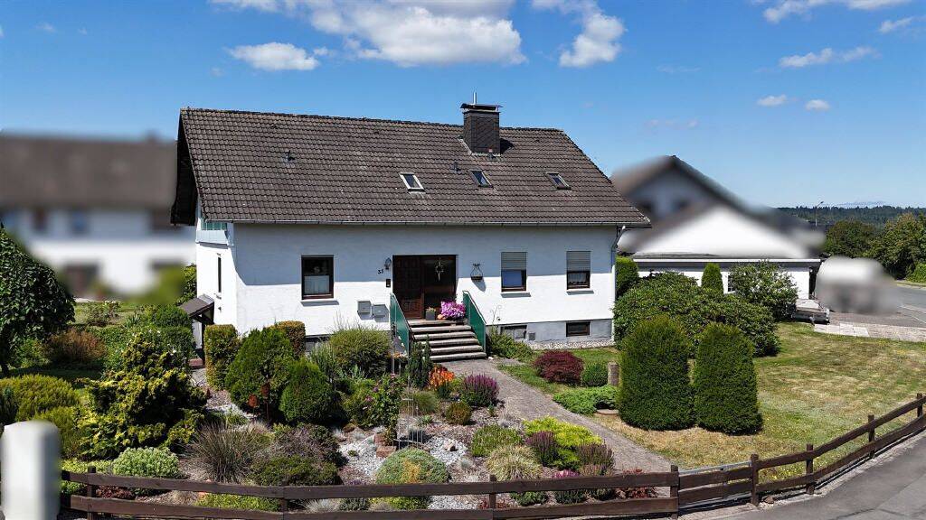 Großzügiges Wohnhaus mit drei Wohneinheiten in bester Wohnlage von Frankenberg (Eder), 35066 Frankenberg (Eder)