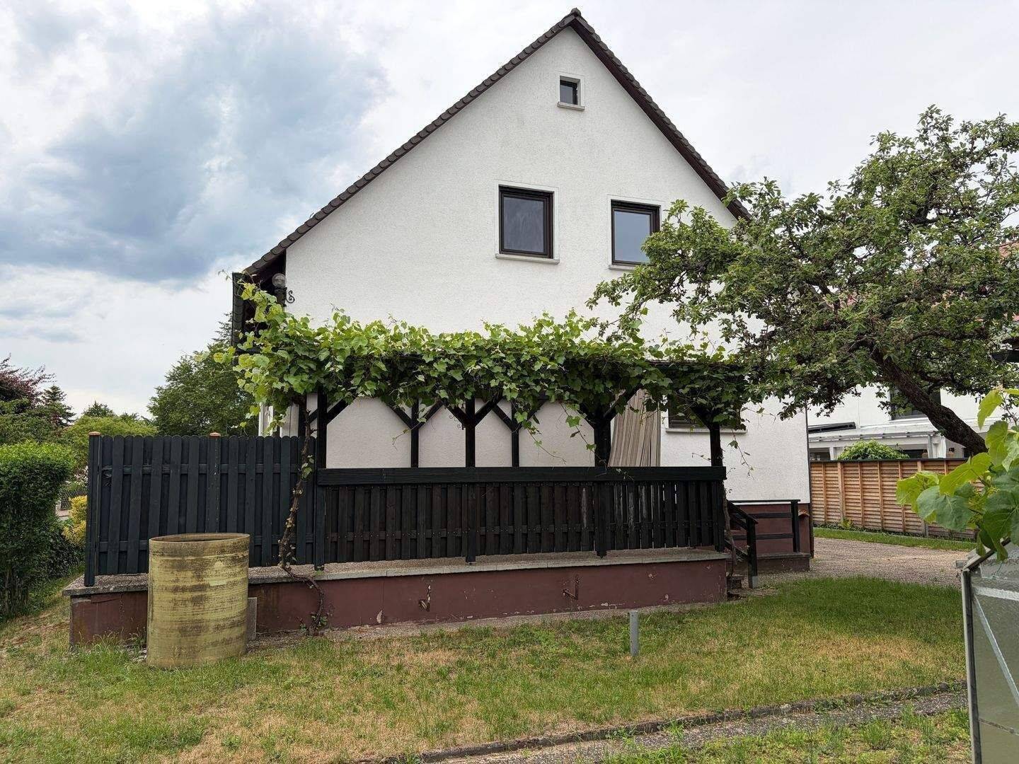Gepflegtes Wohnhaus mit schönem Garten, Doppelgarage und vielseitigen Nutzungsmöglichkeiten in Moosbach, 90537 Feucht