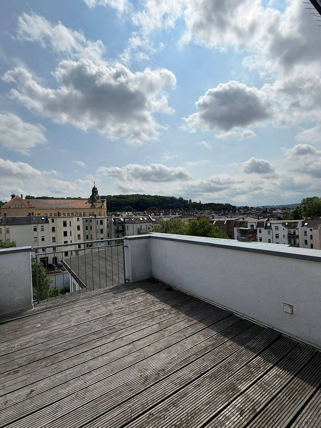 Das 4. Zimmer im Freien – 3-Raum-Maisonette mit Dachterrasse & Stellplatz, 7546 Gera