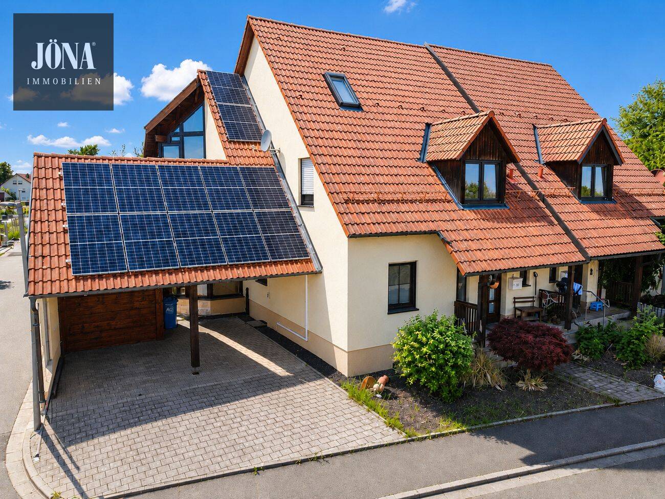 Familienglück trifft Zukunftsenergie – Doppelhaushälfte mit PV-Anlage, Wintergarten und Studioausbau in Eckersdorf, 95488 Eckersdorf