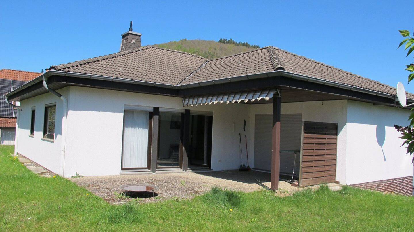 Freistehendes Einfamilienhaus mit 6 Zimmern in Biedenkopf-Wallau, 35216 Biedenkopf