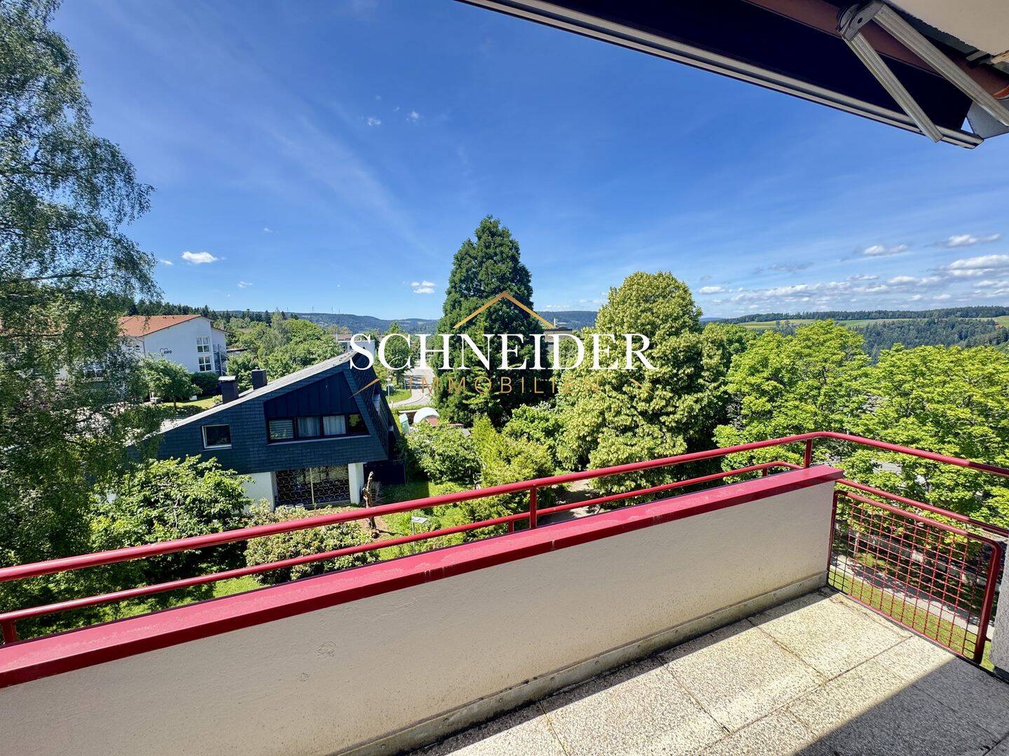 Attraktive 3-Zimmer-Wohnung mit Garage und schönem Ausblick in beliebter Wohnlage von Sulgen, 78713 Schramberg