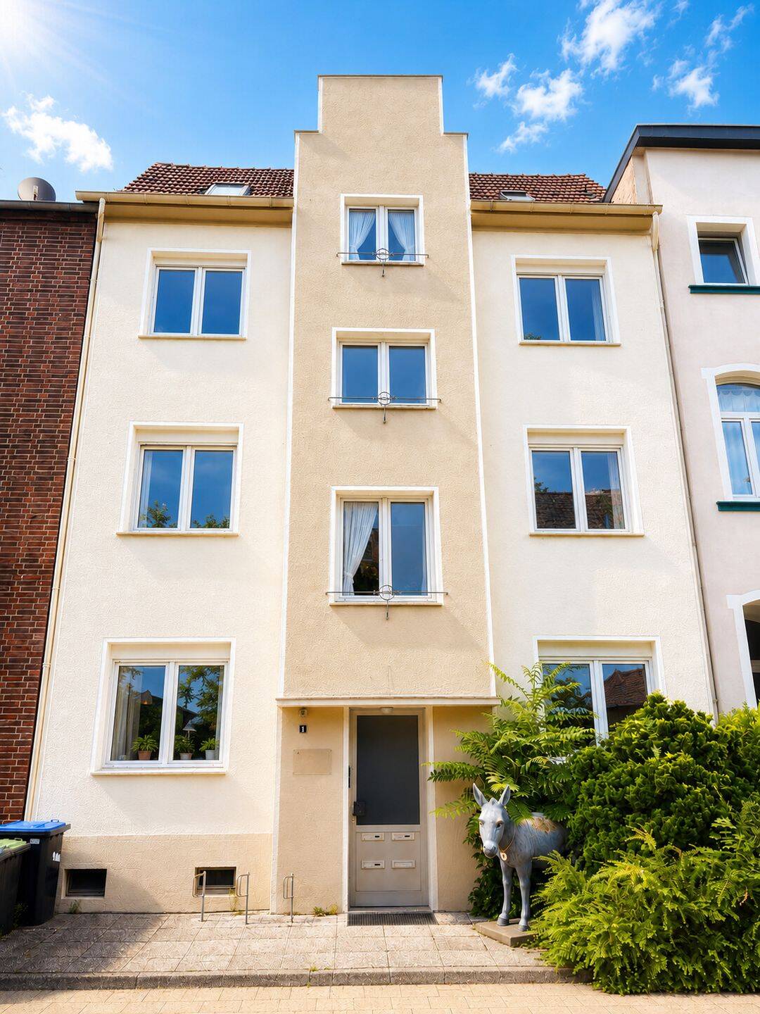 Wohn- und Geschäftshaus mit 3 Wohneinheiten, Gewerbe & freier Wohnung mit Vermietungspotenzial, 46483 Wesel
