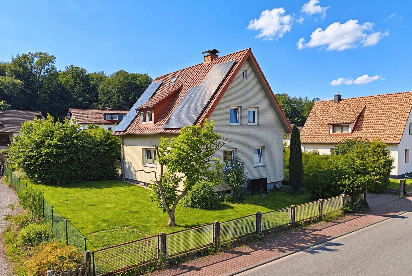Umfassend saniertes Einfamilienhaus mit großem Garten in Schieder-Schwalenberg, 32816 Schieder-Schwalenberg