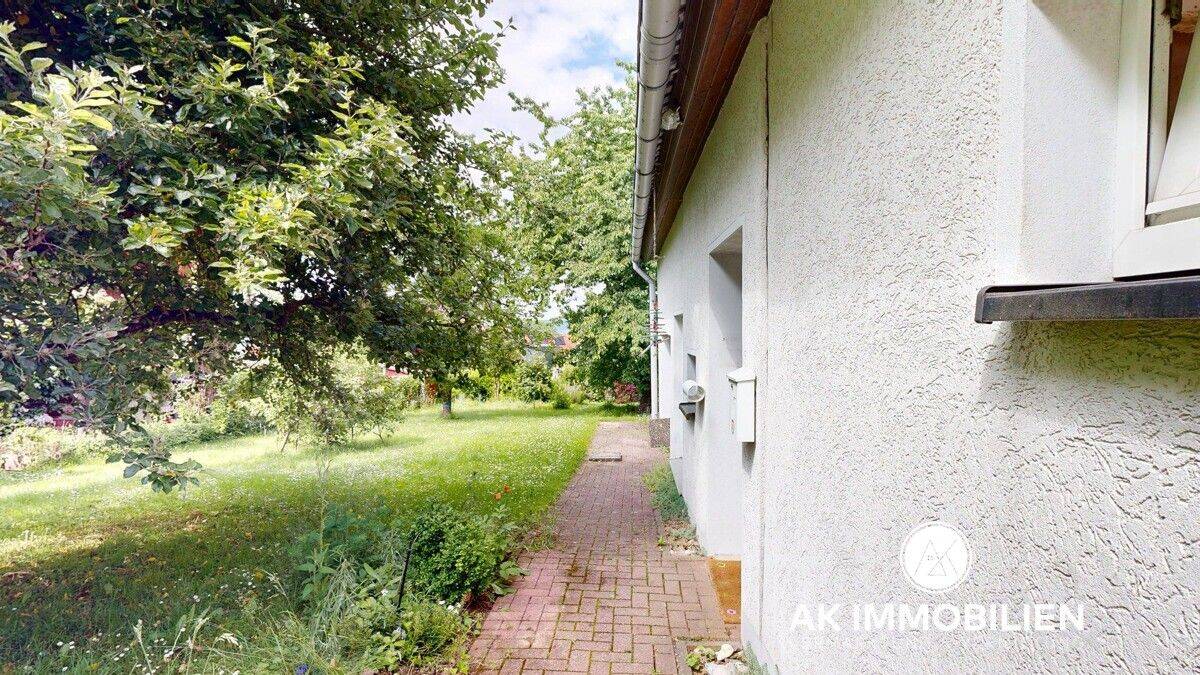Massiv erbautes Einfamilienhaus mit 879 m² Grundstück in Hameln-Weidehohl – sofort verfügbar, 31787 Hameln